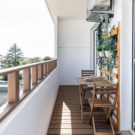 Apartment 1br Paraiso Flat W/ Balcony & Ac By Lovelystay Porto